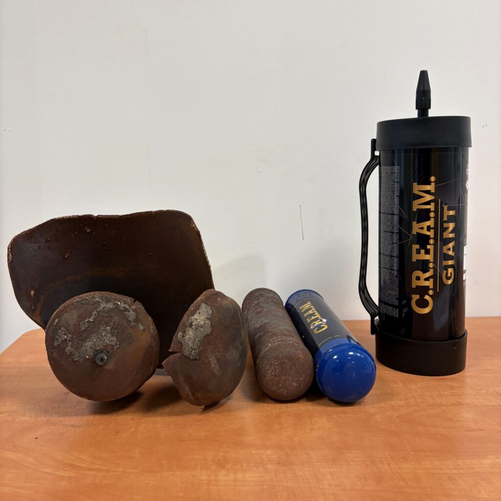 Bouteilles de protoxyde d'azote, avant et après explosion dans les fours de Valo'Loire. ©Séché Environnement